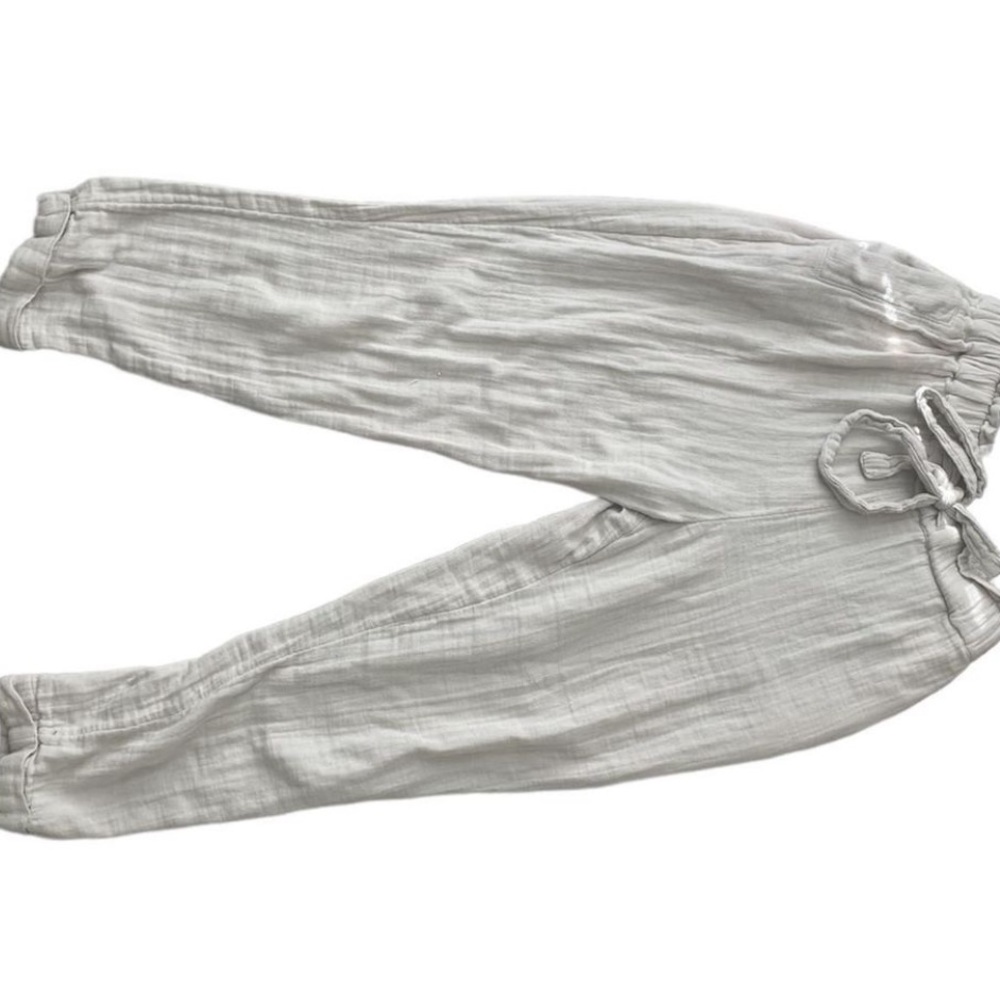 cream flowy pants from target